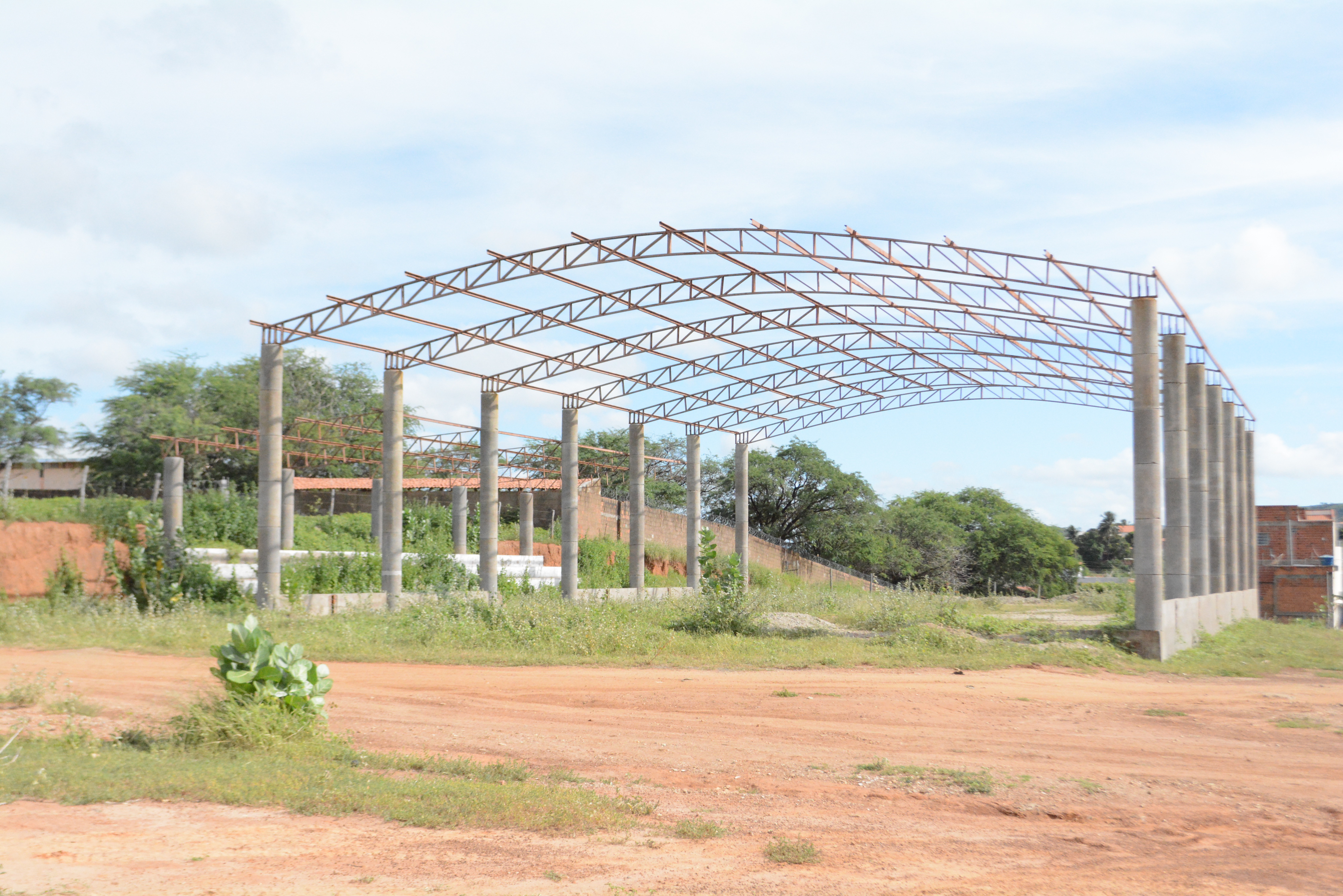 QUADRA COBERTA NA SEDE DO MUNICÍPIO