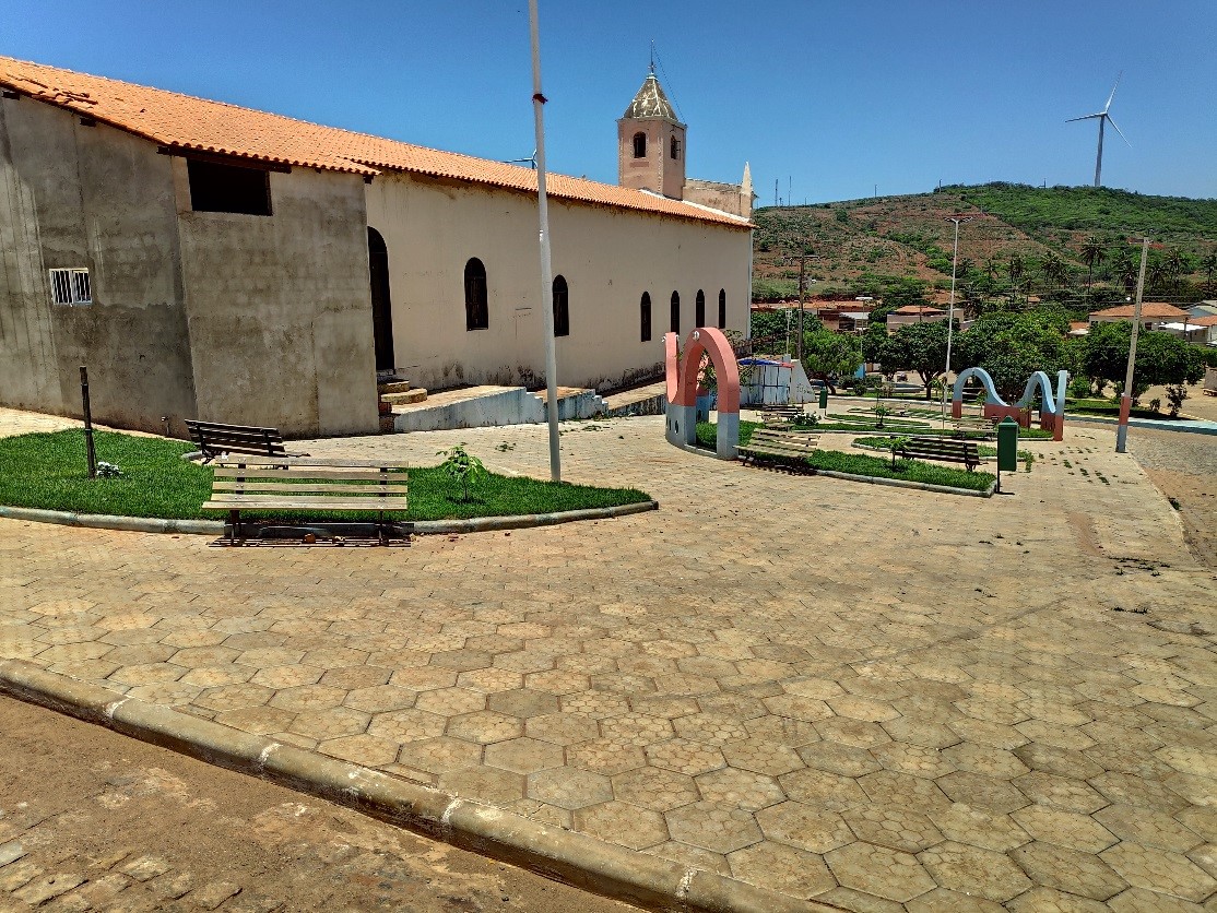 QUADRAS POLIESPORTIVAS NO MUNICÍPIO DE PINDAÍ